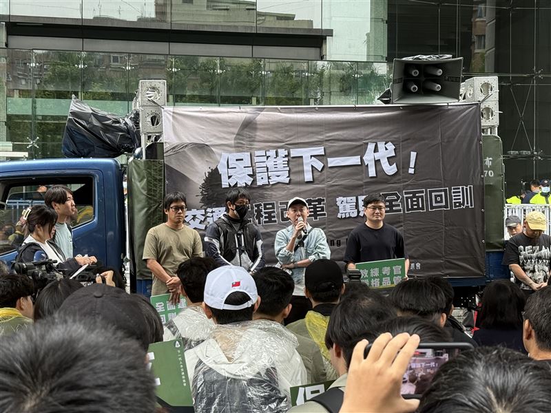 網紅Cheap也現身發聲。（圖／記者李育道攝影）