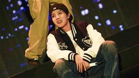 ▲j-hope表示「很快將有好消息」，讓粉絲期待BTS將要全員合體。（圖／Live Nation Taiwan提供）