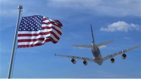 ▲新聞幕後／唯一有機會扭轉川普關稅戰的關鍵官司（圖／翻攝自PIXABAY） 美國國旗 飛機 