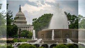 ▲新聞幕後／唯一有機會扭轉川普關稅戰的關鍵官司（圖／翻攝自PIXABAY） 美國國旗 飛機 