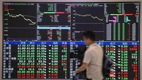 台股開低走低  收盤跌319.86點台北股市19日開低走低，收盤跌319.86點，為21523.83點，跌幅1.46%，成交金額新台幣3262.56億元。中央社記者裴禛攝  114年5月19日