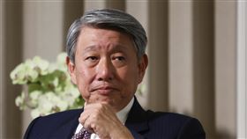 經濟部長郭智輝爭取千億撥補台電經濟部長郭智輝接受專訪表示，產業正面臨關稅挑戰，電價不宜波動，撥補千億對台電財務非常重要，將向電價審議委員報告電價調漲影響百工百業，「盡量維持下半年不漲價」，若最後撥補落空，台電也只好繼續舉債。中央社記者王騰毅攝  114年5月18日