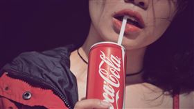 喝可樂(圖／Pxhere)