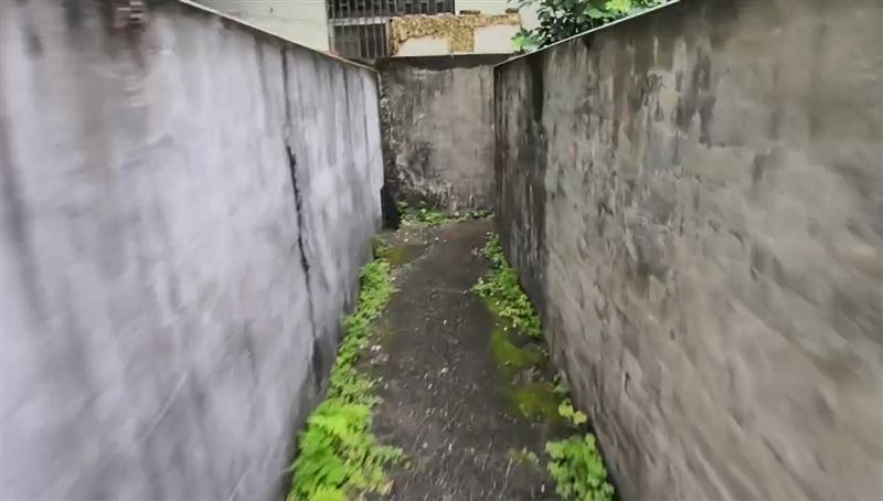 男子騎進無尾巷，機車卡住無法通行，棄車拔腿狂奔，犯案10小時後迅速落網。(圖／翻攝自南投人聊天室2.0臉書)