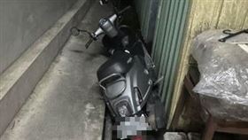 南投市，男子搶金項鍊，3兩，騎車躲無尾巷，棄車逃逸，警方10小時逮人(圖／翻攝自南投人聊天室2.0臉書)