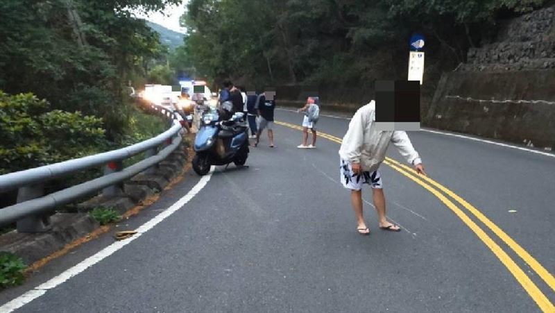 這起車禍造成江姓騎士大腿受傷。（圖／翻攝畫面）
