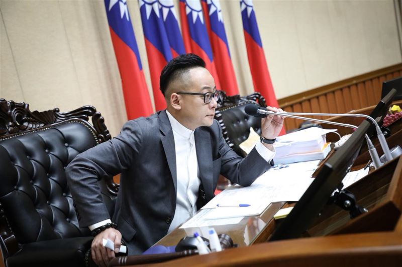 基隆市議長童子瑋打臉表示,這個決議是你們立法委員的結論,林沛祥委員忘記了嗎?(圖/翻攝自童子瑋臉書)