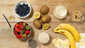 國健署推動的「我的餐盤」健康飲食原則，建議每日餐盤中蔬果應佔一半。（圖／國健署提供）