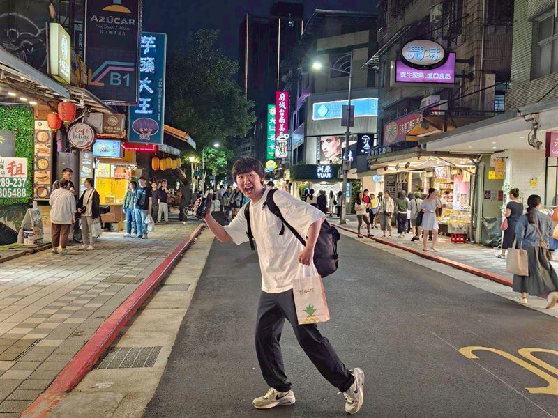 西園寺來台走訪永康街。(圖/台北市政府觀傳局提供)