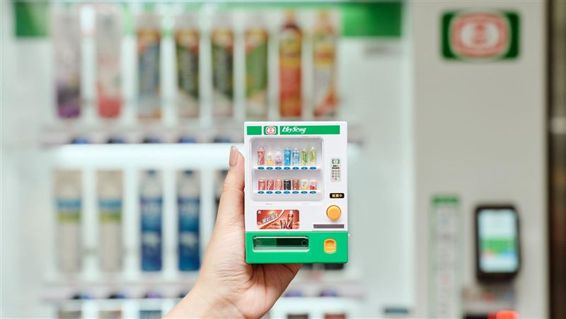 全家端午清爽對策　黑松販賣機盒玩開搶