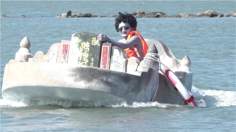 「墓碑快艇」送別囤物症家人 震撼照曝光