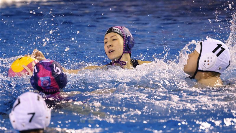 知名新聞主播夏嘉璐世壯運首度挑戰水球。（圖／2025世壯運執委會提供）