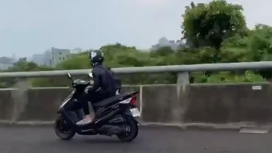 導航設錯！無照越籍男騎士誤闖國道下場慘
