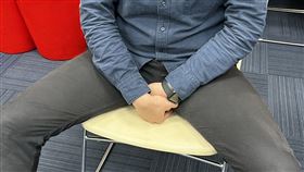 有男性抓龍筋服務時，被有經驗的姐姐摸到睪丸硬塊，進一步至醫院檢查，竟發現罹患睪丸癌。（示意圖／記者簡浩正攝影）