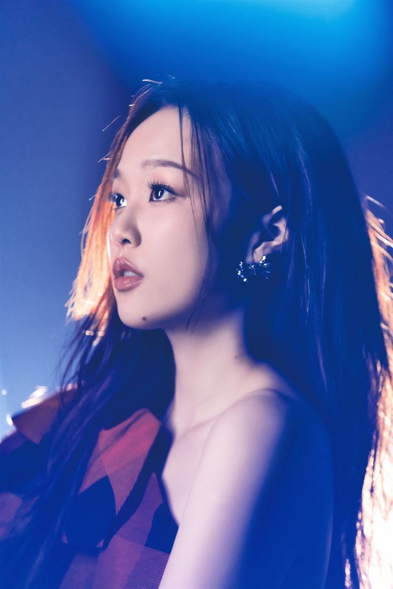 安吉專輯中最脆弱的抒情歌〈So if〉,靈感來自閨密的感情故事。(圖/索尼音樂提供)