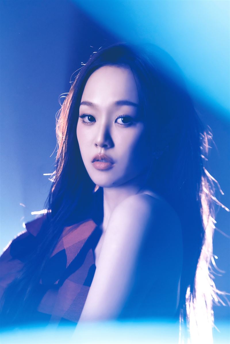 安吉透過歌曲呈現大家在面對愛情時的拉扯與心痛。(圖/索尼音樂提供)