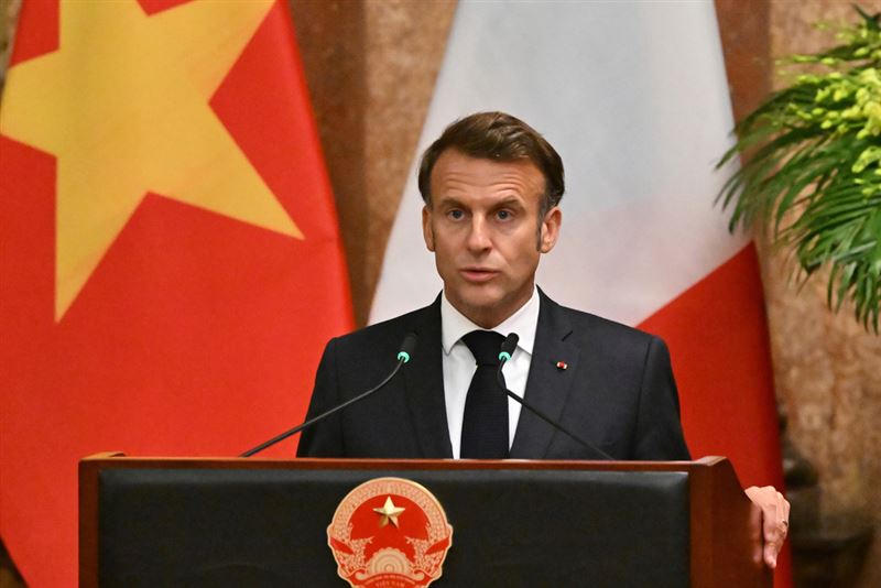 法國總統馬克宏昨晚飛抵越南。（圖／美聯社／達志影像）