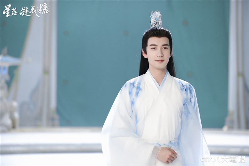 陳星旭為戲首次挑戰一人詮釋四角。(圖/八大提供)