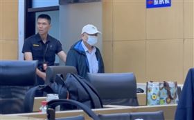 ▲京華城賣給鼎越開發爆非常規交易，朱亞虎被以100萬元交保。（圖／翻攝畫面）