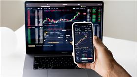 ▲電子權值股未出現大幅賣壓，穩住今日台股市場信心。（示意圖／PEXELS ）