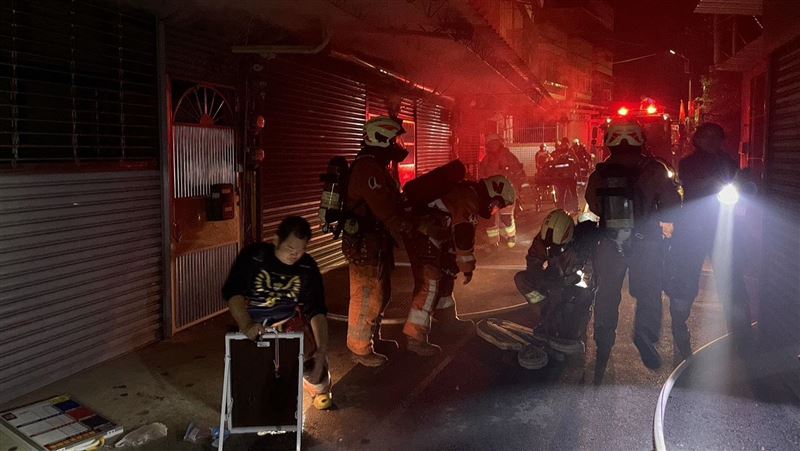 新/竹市透天厝暗夜惡火　1人意識不清送醫
