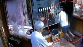 南投市，男子搶金項鍊，3兩，騎車躲無尾巷，棄車逃逸，警方10小時逮人(圖／翻攝自南投人聊天室2.0臉書)
