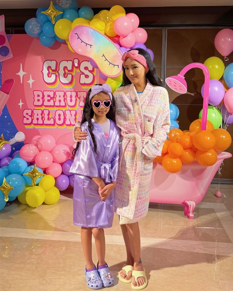 關穎替10歲女兒舉辦豪華生日派對。（圖／翻攝自關穎IG）