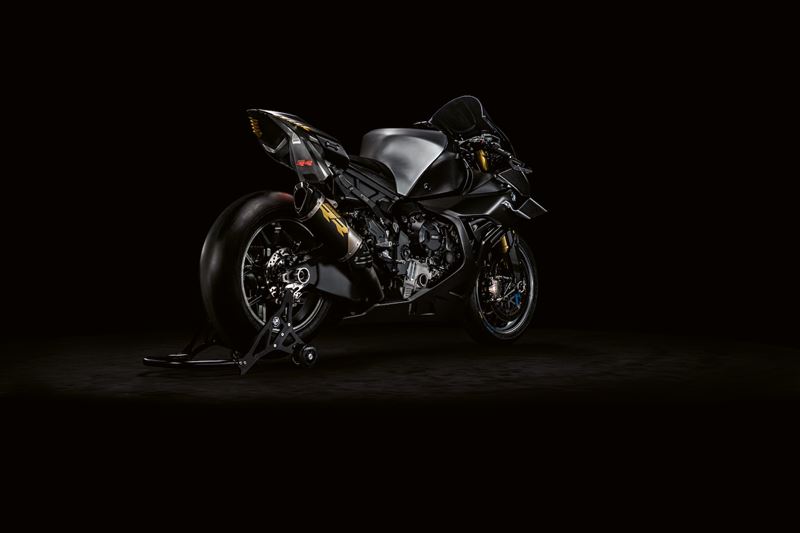 尾部還特別加入機械加工鋁製副車架與發光RR標誌。(圖/翻攝BMW)