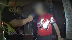 高雄,老翁,騎士,酒駕,機車,酒測,樹葉,三民區,肇事▲圖片描述。（圖／翻攝畫面）