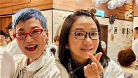 陶晶瑩（右）、張小燕（中）、藍心湄（左）的合體被網友稱是「藝術界三大巨擘」。（圖／翻攝自陶晶瑩臉書）