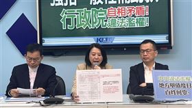 ▲國民黨團召開「強扣一般性補助款 行政院自相矛盾! 違法濫權!」記者會，書記長王鴻薇(中)，首席副書記長羅智強、立委賴士葆出席。（圖／記者蘇晏男攝影）