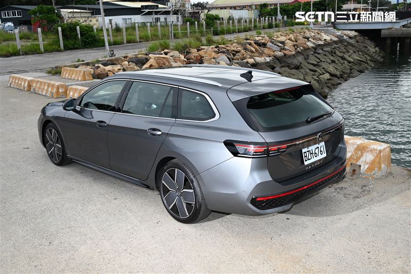 福斯The all-new Passat 330 TSI R-Line旅行車。(圖/鍾釗榛攝影)