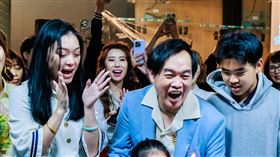 康康老婆（左起）、康康慶生（圖／中視提供)