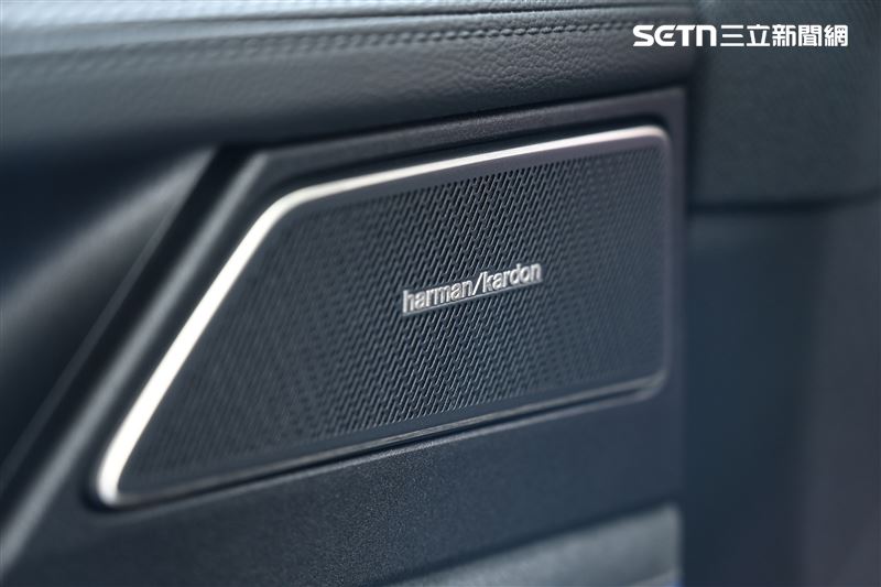 Harman Kardon頂級環繞音響系統。(圖/鍾釗榛攝影)
