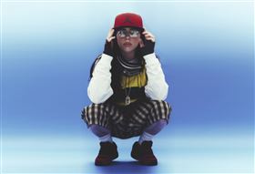 怪奇比莉。（圖／環球音樂提供）