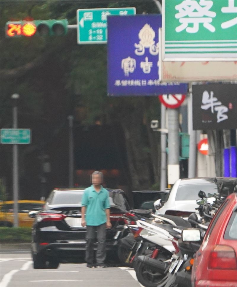張斯綱指控,李俊俋的公務車現身餐廳外拿餐點,送回李俊俋宿舍後,再去接他下班。(圖/張斯綱提供)