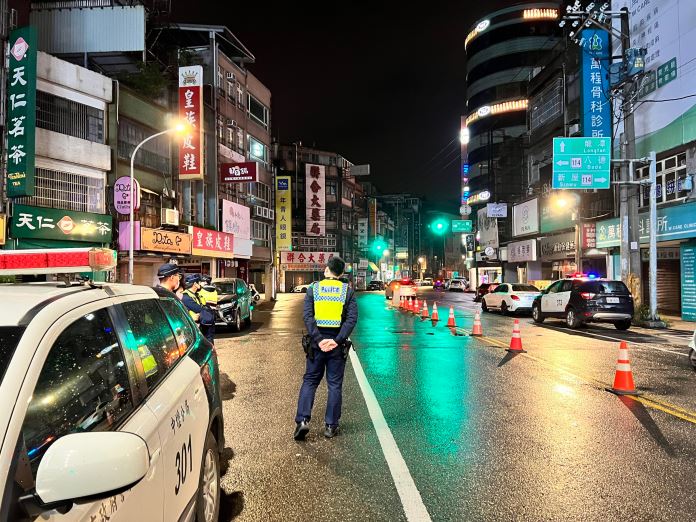 桃園市肇事路口為中壢區最多,警方將加強取締超速、闖紅燈及導入科技執法,降低肇事率。(圖/中壢分局提供)