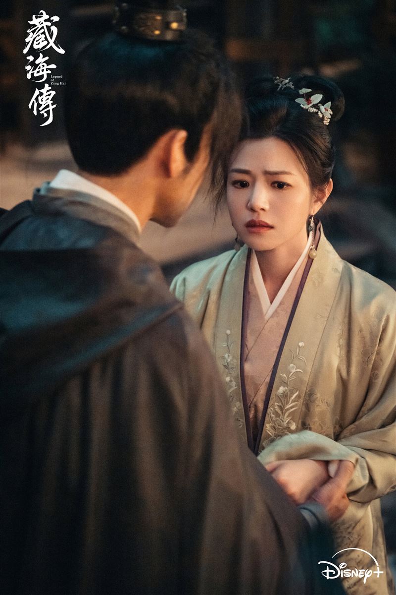 陳妍希於《藏海傳》中飾演藏海(肖戰飾)母親,兩人戲外互相誇讚引熱議。(圖/disney+提供)