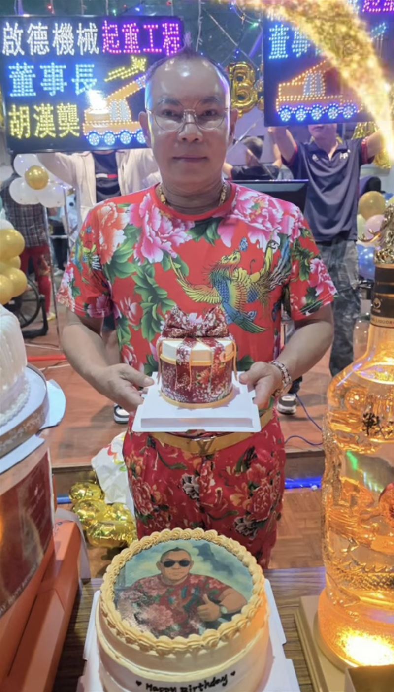 侄子、姪女投其所愛,送上客製化蛋糕。(圖/翻攝自《啟德機械起重工程-股公司》)