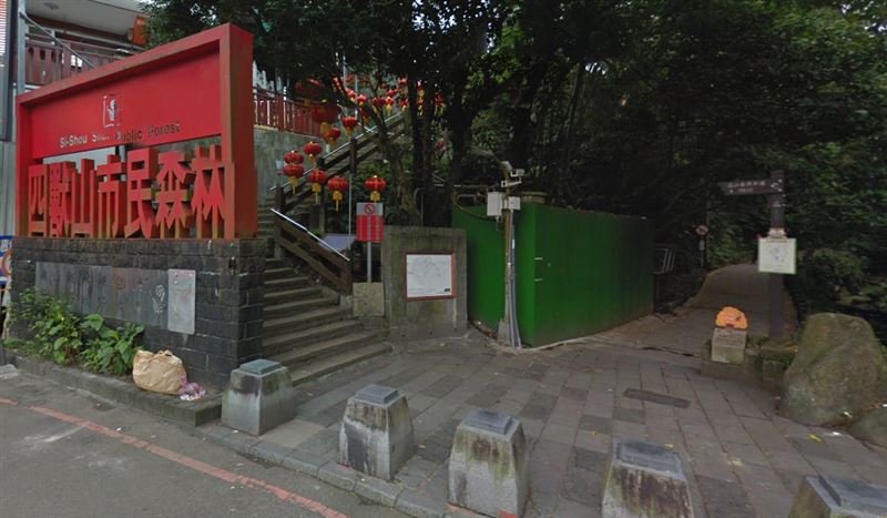 松山慈惠堂旁的登山口,為「四獸山」之一「虎山」的入口。(圖/翻攝自Google街景)