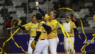 大巨蛋首場女棒賽　10分落後完成驚天逆轉
