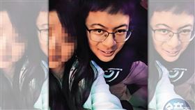 ▲喬天鼎（右）夜裡約妹遊樂，總喜歡自拍留念。（圖／鏡週刊提供）

