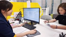 ▲南山人壽自主研發「黃金眼AI防詐」模型，透過豐富的保戶數據資料庫及第一線客服同仁經驗貼標，用科技預先防詐。（圖／南山人壽提供）