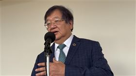 邱泰源說，快篩已協調廠商增產，連鎖藥局大型超商先鋪貨。（圖／記者簡浩正攝影）