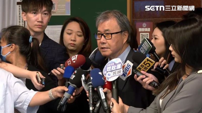 教育部長鄭英耀批中國的行為簡直是「野蠻、土匪」。(圖/翻攝畫面)