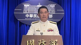▲海軍參謀長邱俊榮28日回應海鯤艦海測議題。（圖／記者蘇晏男攝影）