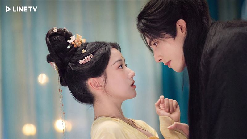 《韶華若錦》宋威龍床咚包上恩，澄清自己「沒有隱疾」。（圖／LINE TV提供）