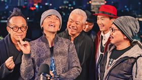 今年元旦劉畊宏（右二）和吳宗憲（左二）、方文山（右一）等人一同跨年聚會。（翻攝自劉畊宏微博）