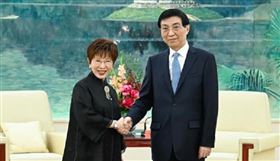 洪秀柱率團赴北京見中共政協主席王滬寧（圖／新華社）