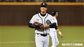 ▲世壯運棒球冠軍戰，山羊兄弟三壘手高國輝策動雙殺守備。（圖／記者劉彥池攝影）